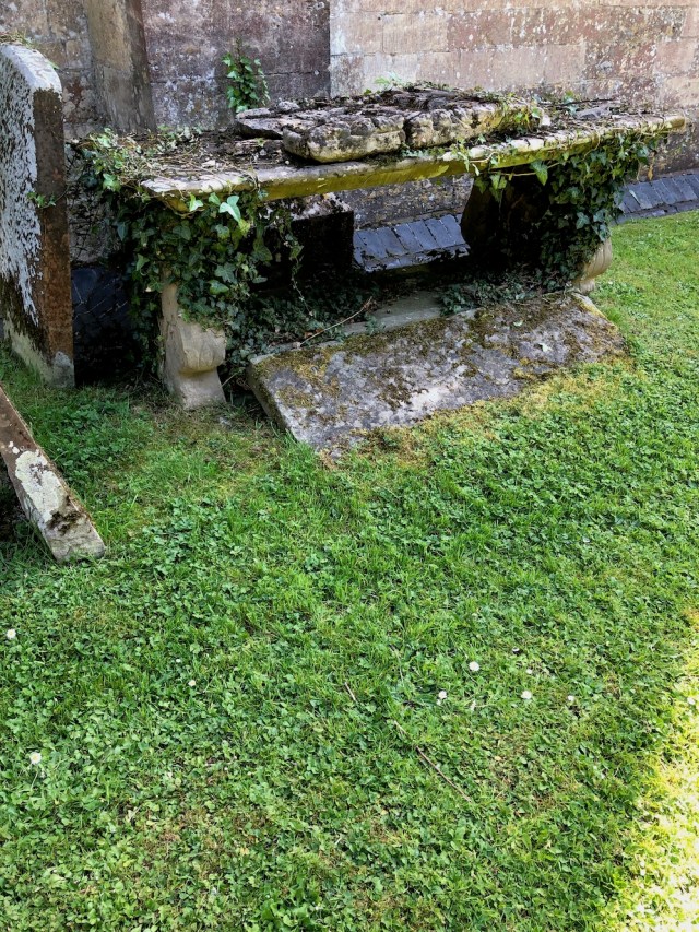 Whitminster_St_Andrew_Table_Tomb