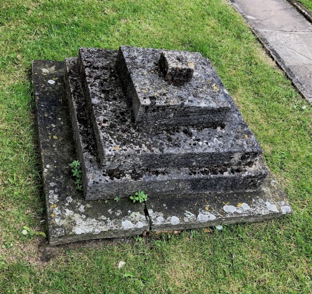 Stamford_All_Saints-base-cross