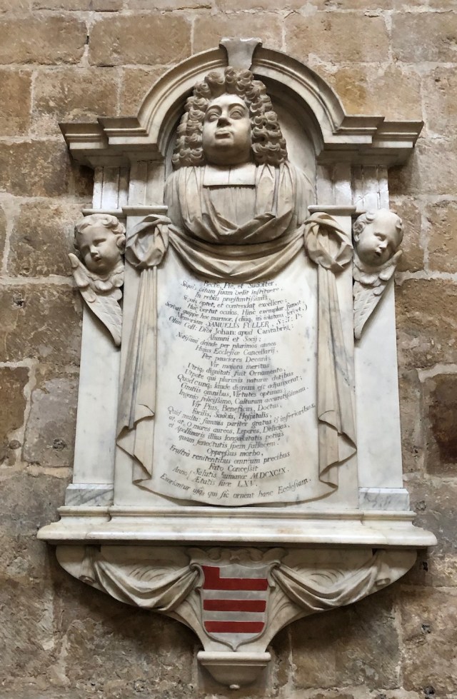 Lincoln_Cathedral-monument